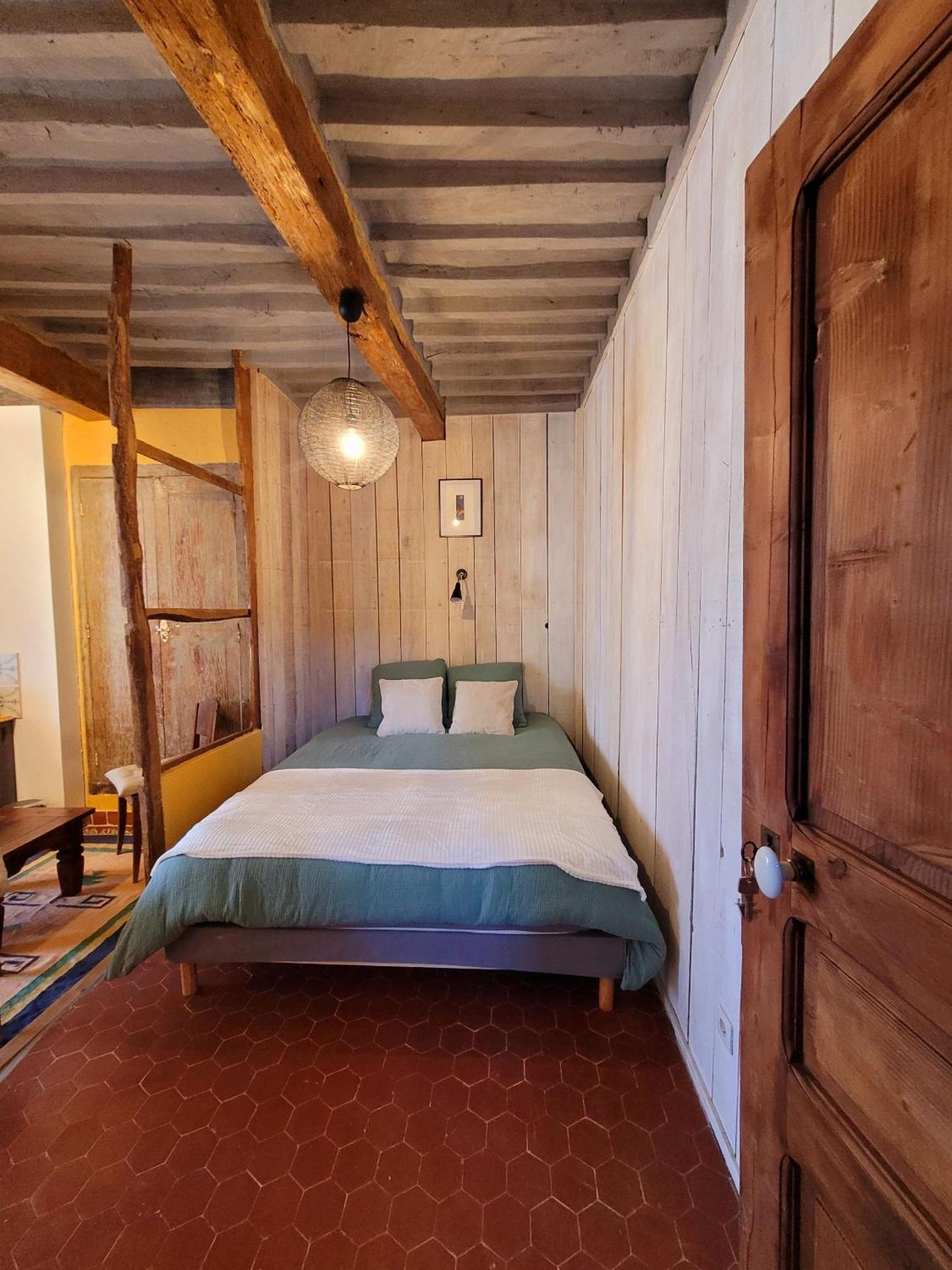 Hotel Au Puits de la Fontaine à Tavernes Chambre photo